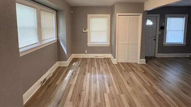 Foto del edificio - 3712 Upton Ave