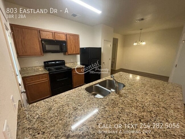 Building Photo - 803 Eastland Dr