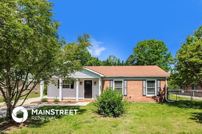Building Photo - 2610 Norwood Dr