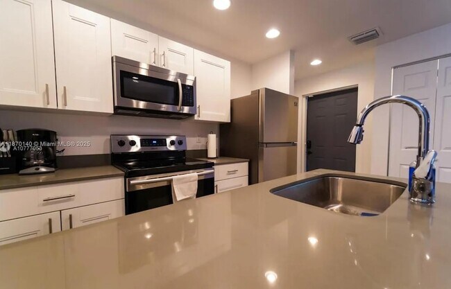 Foto del edificio - 541 NW 33rd St
