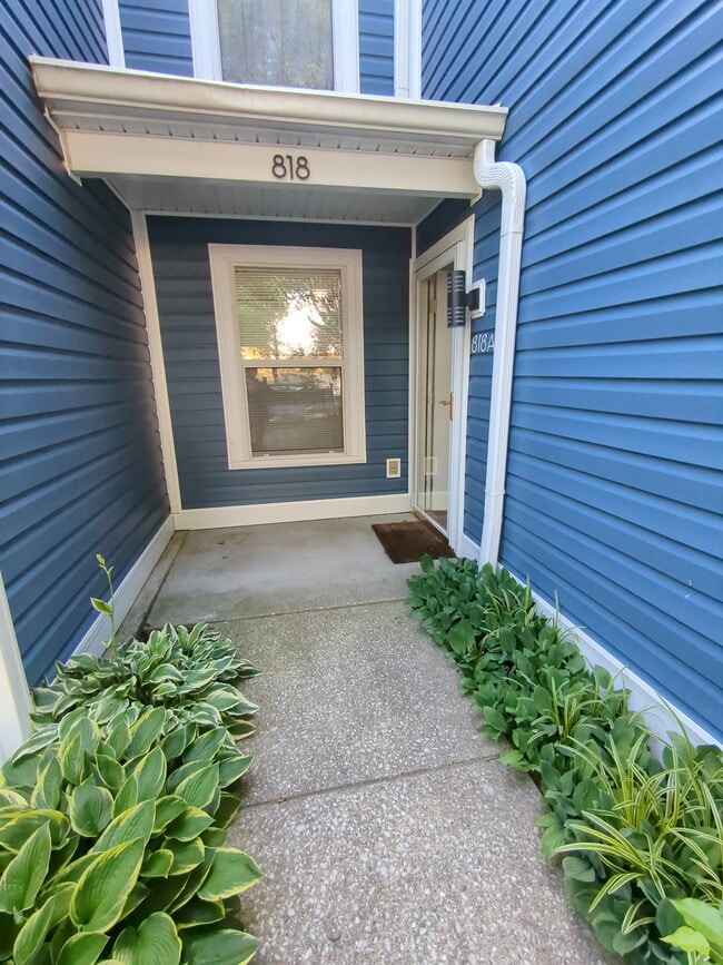 Building Photo - 818 Rubel Ave