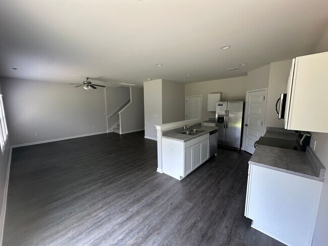 Foto del edificio - *Get Ready for Summer with a Sizzling Deal...