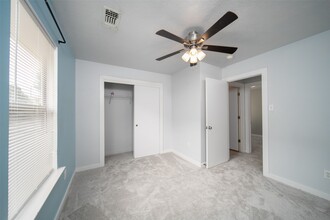 Building Photo - 11914 Rolling Stream Dr