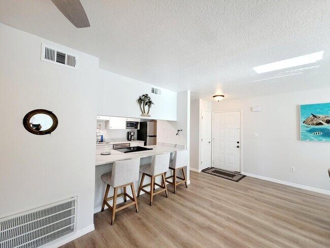 Building Photo - 225 S Tropical Trail