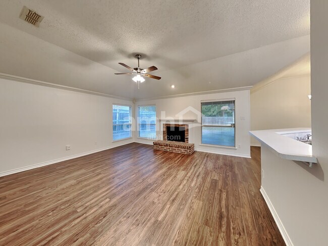 Building Photo - 4709 Shadow Crest Dr