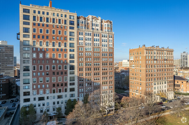 Building Photo - 2440 N Lakeview Ave