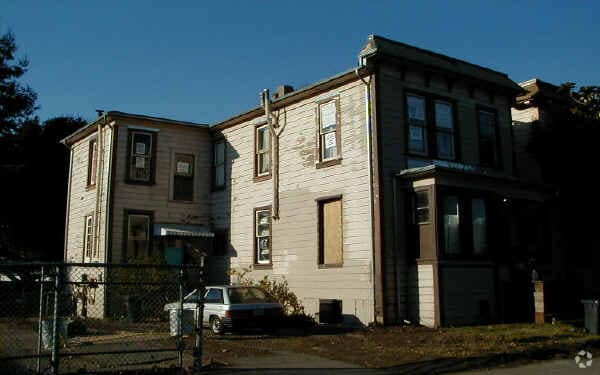 Building Photo - 2914 Adeline St