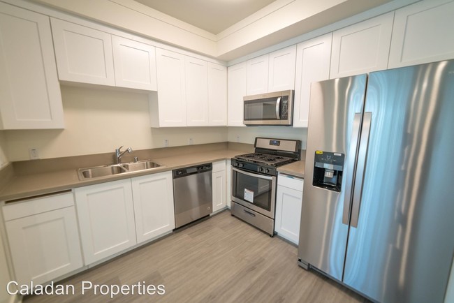Foto del edificio - 5645 Farmdale Ave