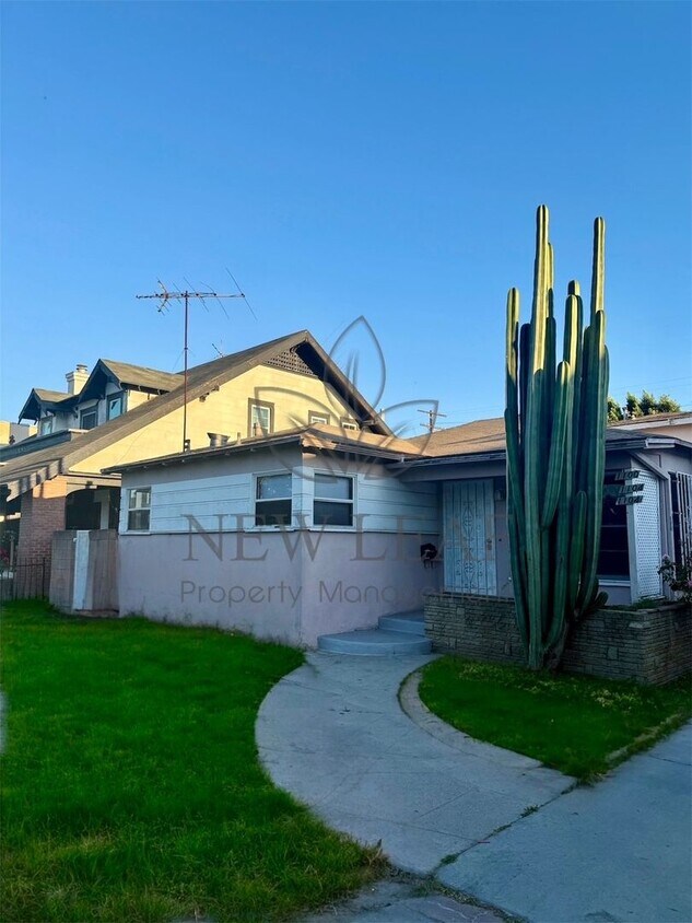 Photo - 1100 West 39th Place 1