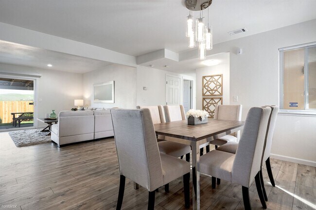 Building Photo - 3952 Bayview Cir