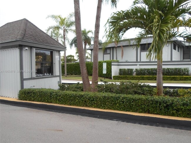 Foto del edificio - 20760 NE 4th Ct