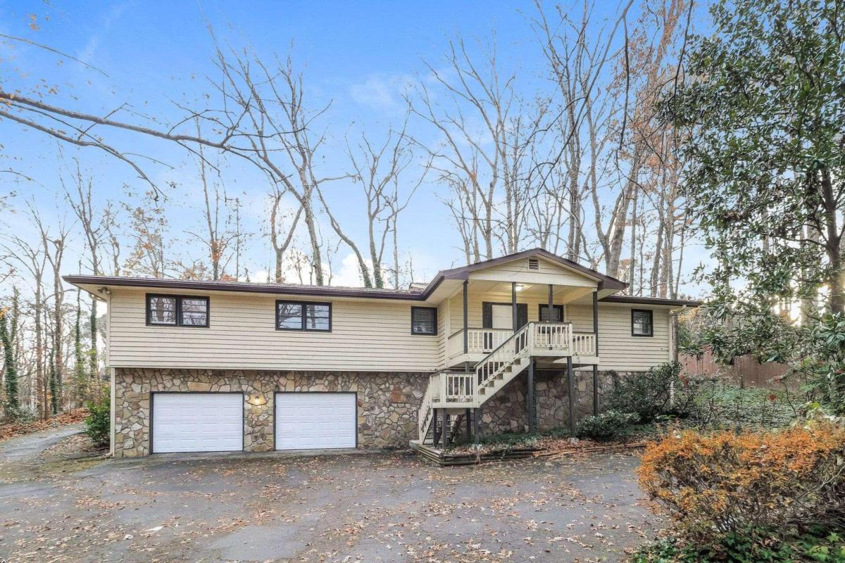 Primary Photo - 2502 Robinson Rd NE