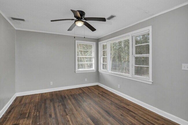 Foto del edificio - Cozy 2 Bedroom Home with Large Yard | Move-In Ready