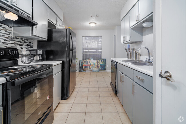 2BR, 2BA - 1223SF - Kitchen - Valencia at Medical