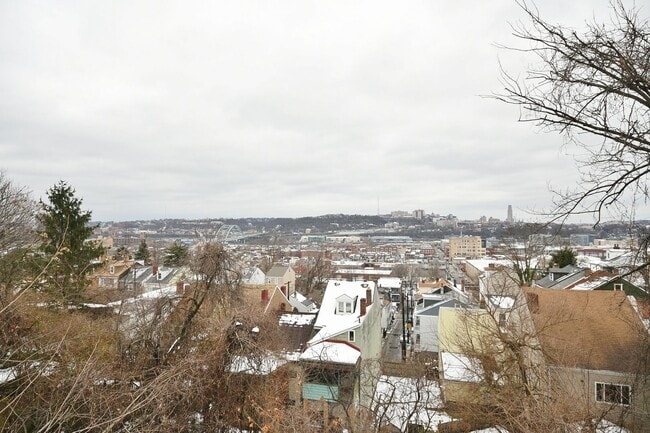 Building Photo - South Side 3BR - Simple, Solid, Ready