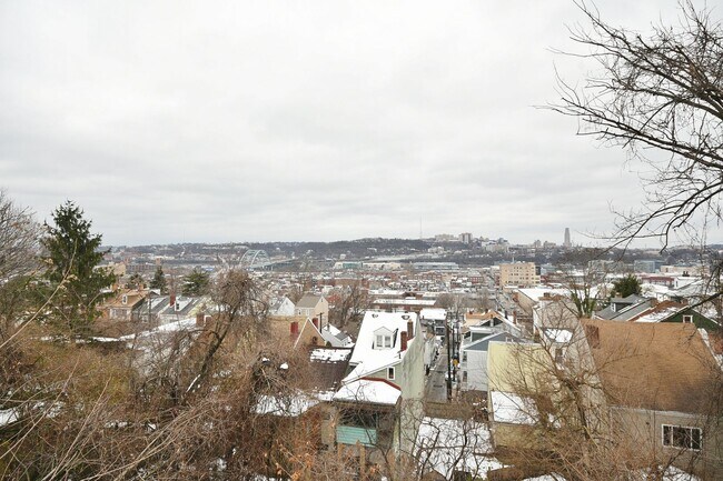 Foto del edificio - South Side 3BR - Simple, Solid, Ready