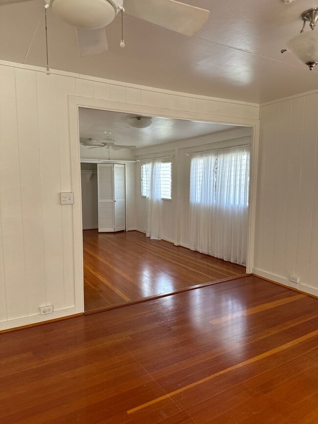 Photo - Makaikoa Street - near Kahala - 3 bedroom ... House