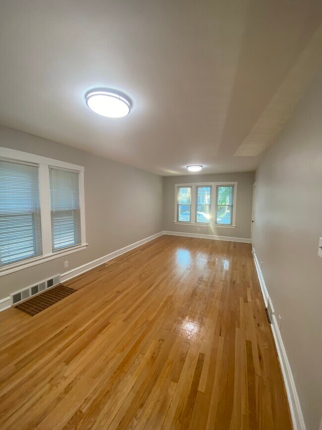 Living/Dining - 5707 N Austin Ave