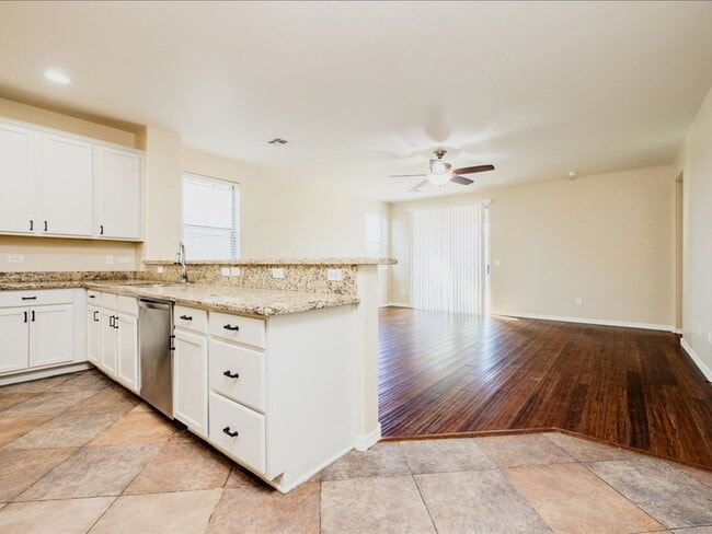 Building Photo - 4 bedroom, 2 bath, 2 car garage
