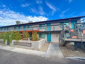 Building Photo - 1110 E Highland Ave