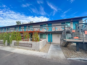 Building Photo - 1110 E Highland Ave