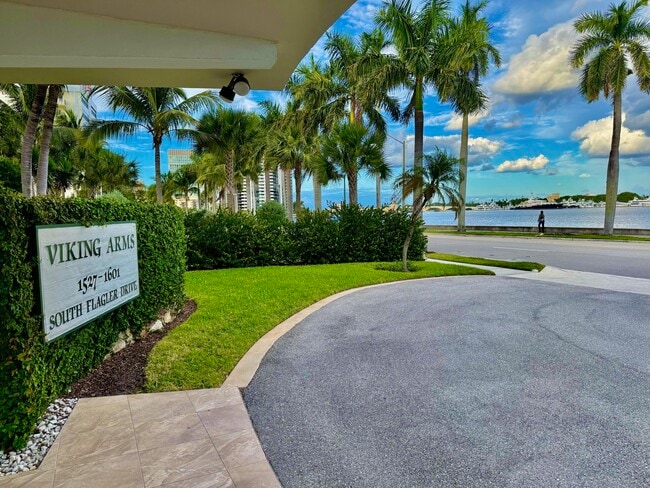 Building Photo - 1527 S Flagler Dr