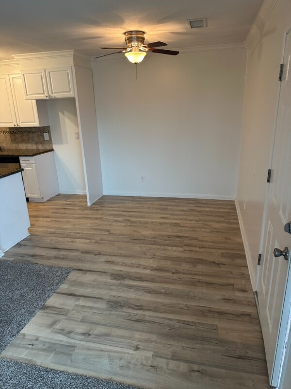 Foto del edificio - 3111 Mace Ave