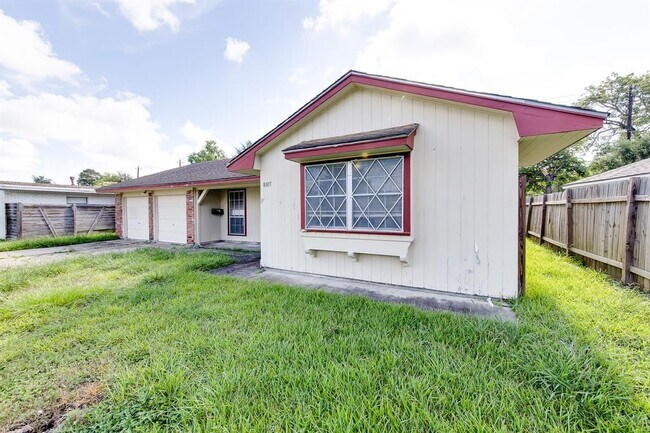 Foto del edificio - 8407 McAvoy Dr