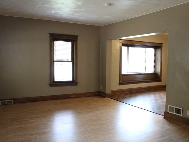 Foto del edificio - 107 E 11th St