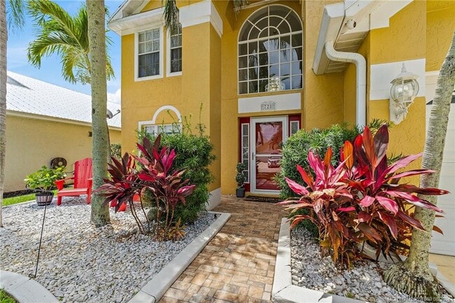Foto del edificio - 728 NW Waterlily Pl