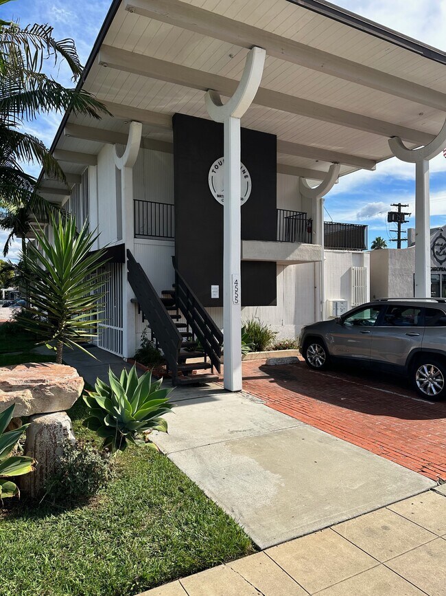 Building Photo - 4555 Fanuel St