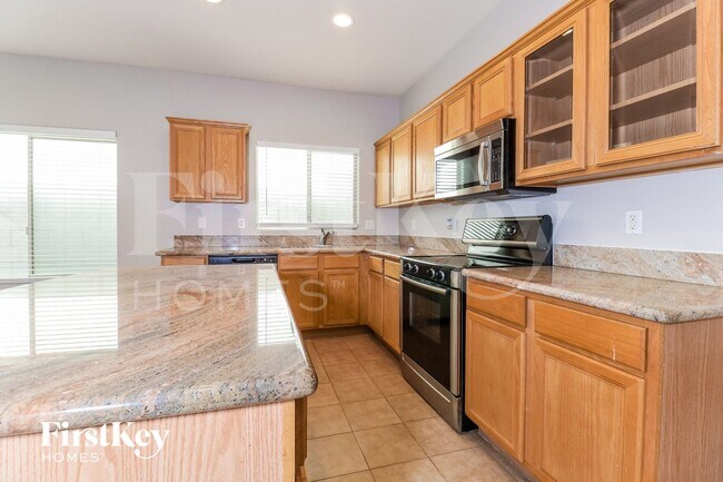 Building Photo - 14641 W Port Royale Ln