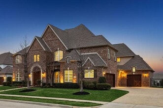 Building Photo - 7009 Bach