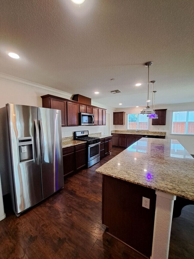 Foto del edificio - Move in Special: $500 Off the 1st Month's Rent – Stunning and Spacious Home – Don't Miss This!