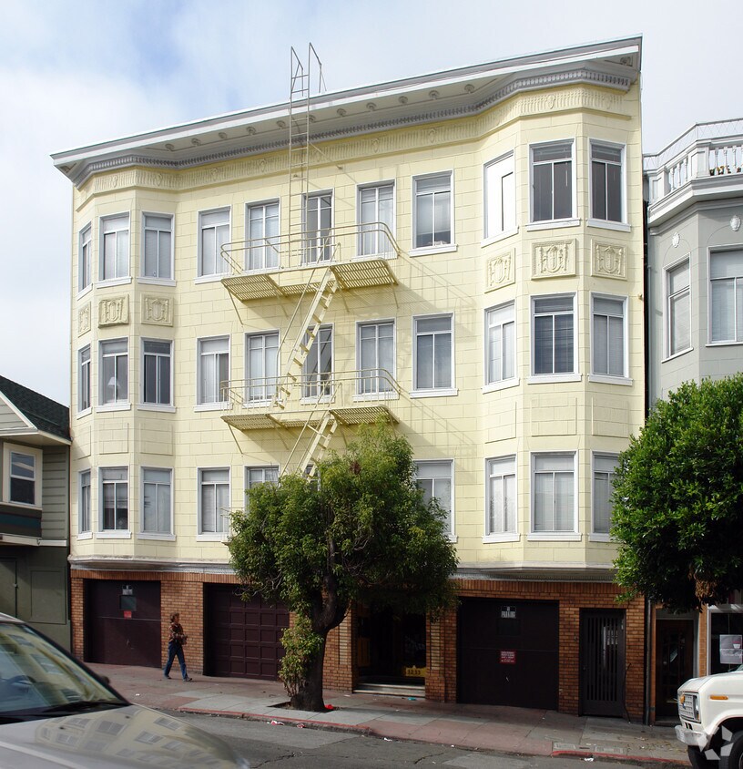 Building Photo - 3233 Scott St