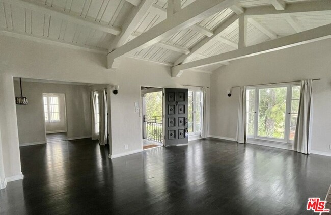 Foto del edificio - 8329 4th St