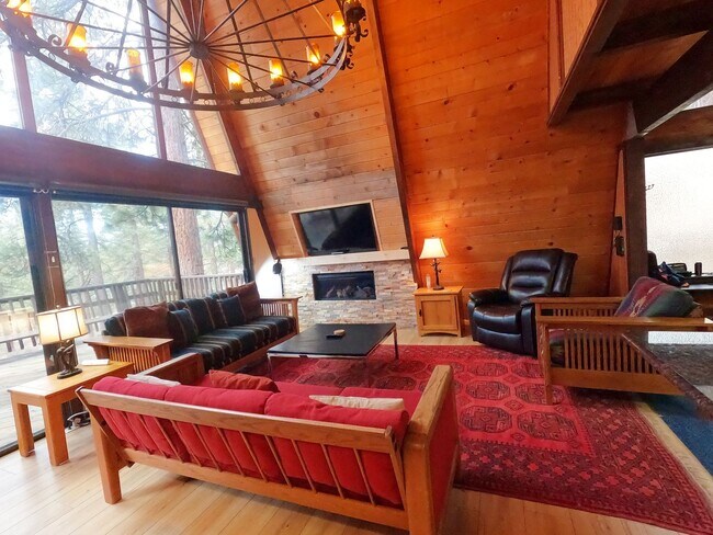 Foto del edificio - Winter Lease - Less than half a mile to Burnt Cedar Beach, Restaurants and Grocery!!