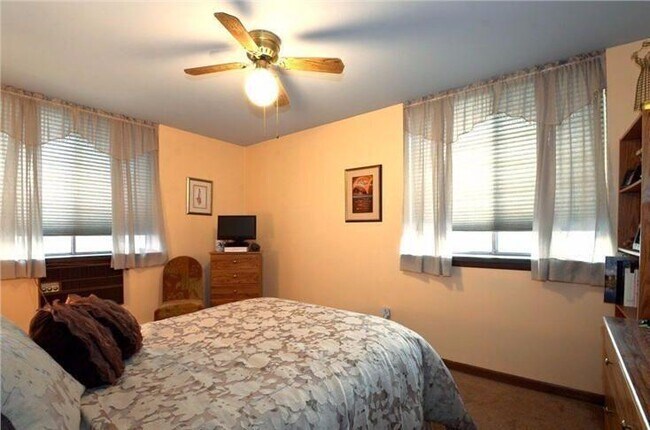 Foto del edificio - 805 E Henry Clay St