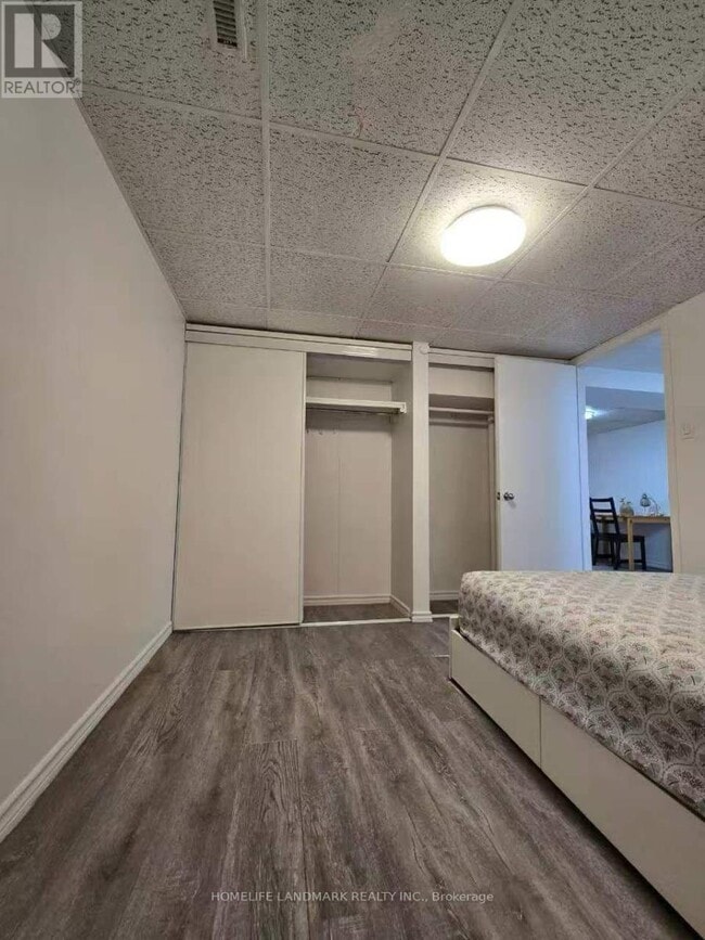 Building Photo - 1500 Sandhurst Cir