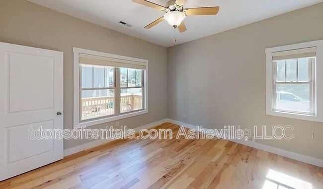 Foto del edificio - 583 Fairview Rd