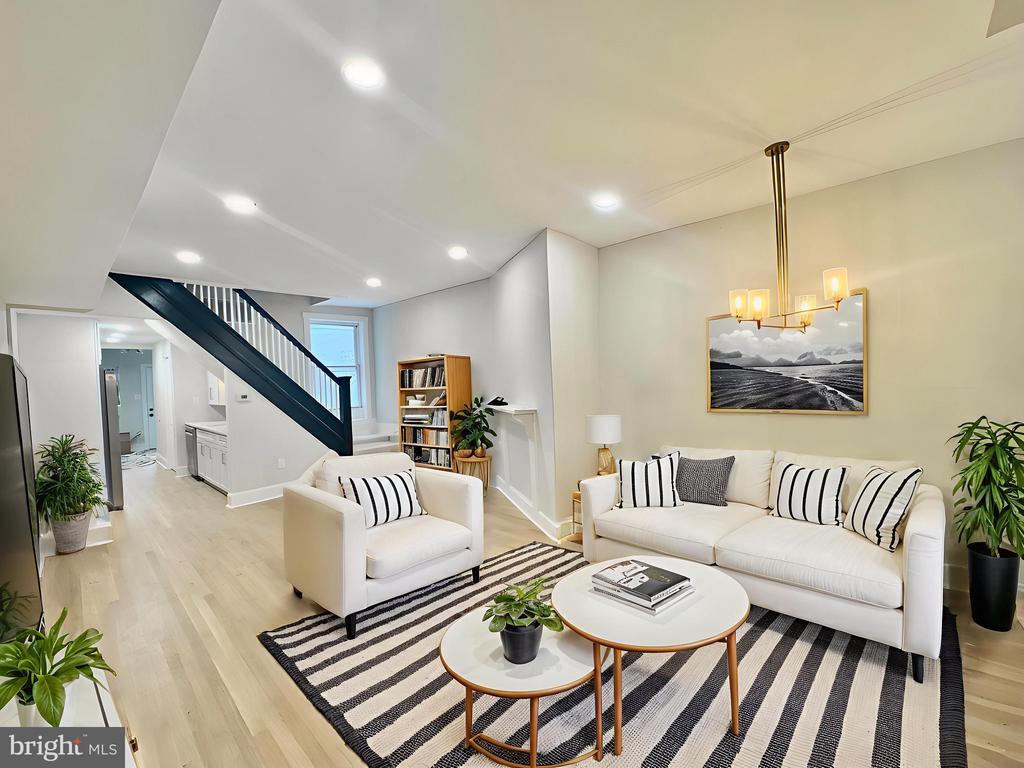 Foto principal - 1017 Kenyon St NW