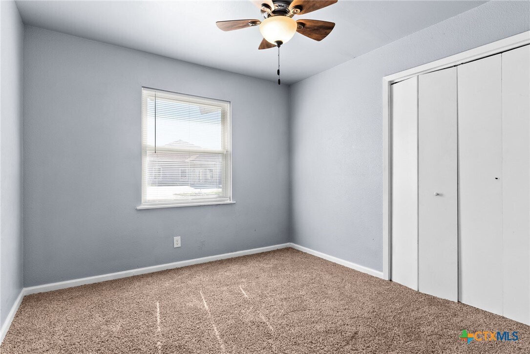 Foto del edificio - 2709 Hillside Dr