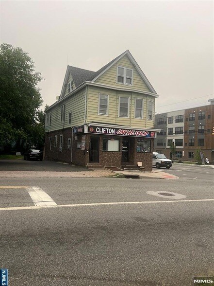 Foto del edificio - 673 Clifton Ave