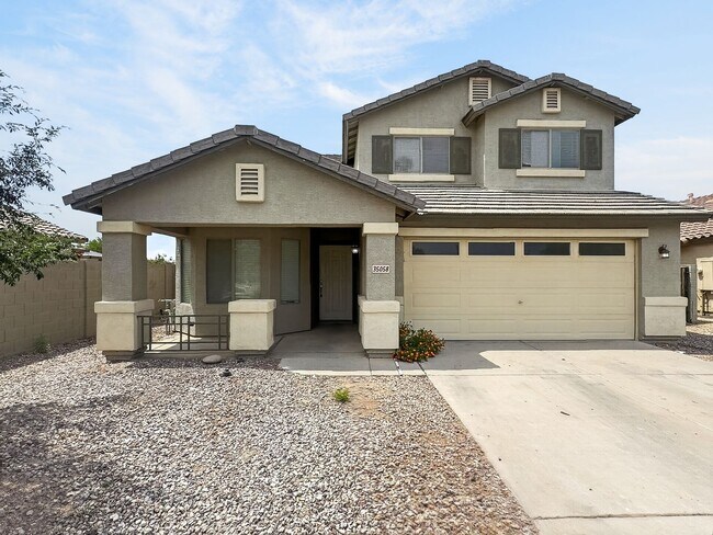 Building Photo - Beautifu;l 4Bed/2.5Bath, Private Pool Home!