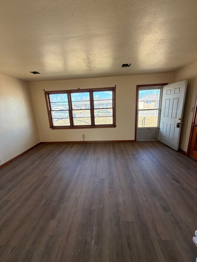 Building Photo - 1102-1104 Eisenhower