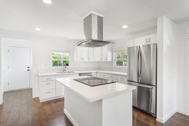 Building Photo - Charming Two Bedroom Haven in SE Portland!