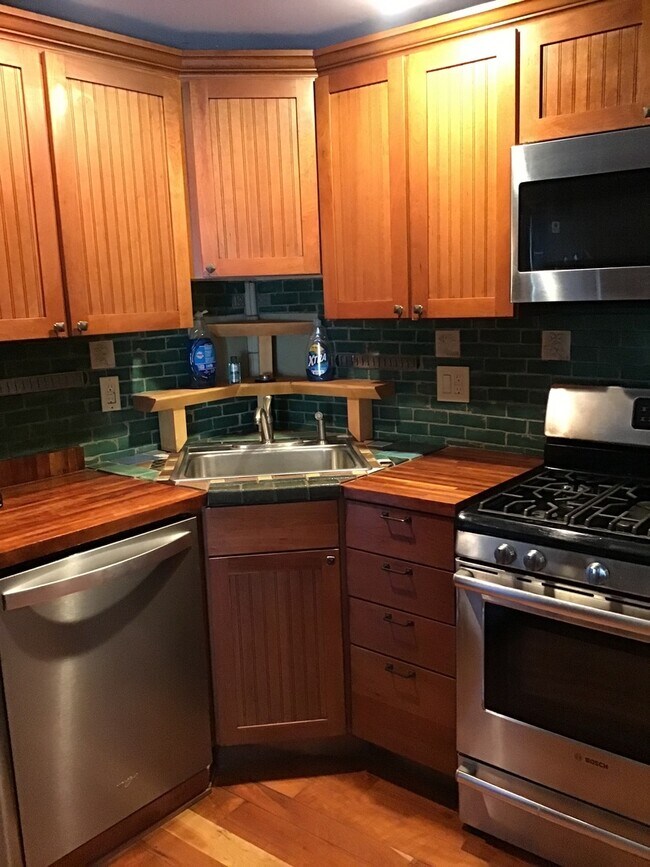 Foto del edificio - 4 BR 2 BA house in downtown Lexington