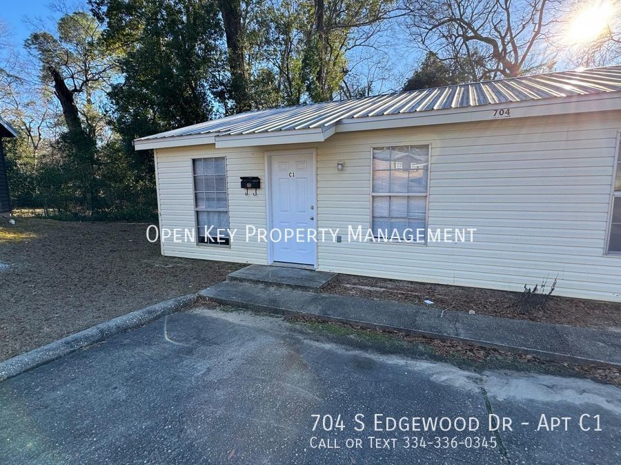 Primary Photo - 704 S Edgewood Dr