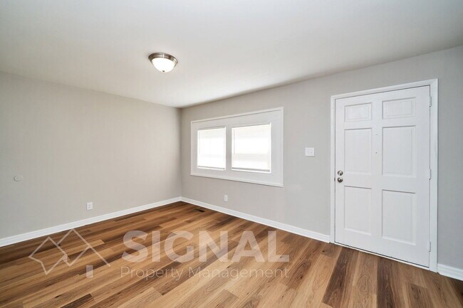 Foto del edificio - 300 Norwood Ave