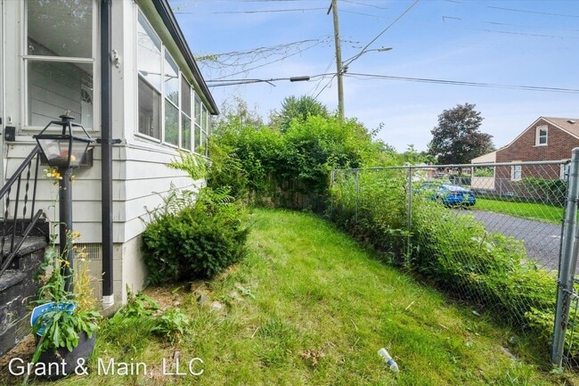 Building Photo - 2 br, 1 bath House - 17315 Windsor